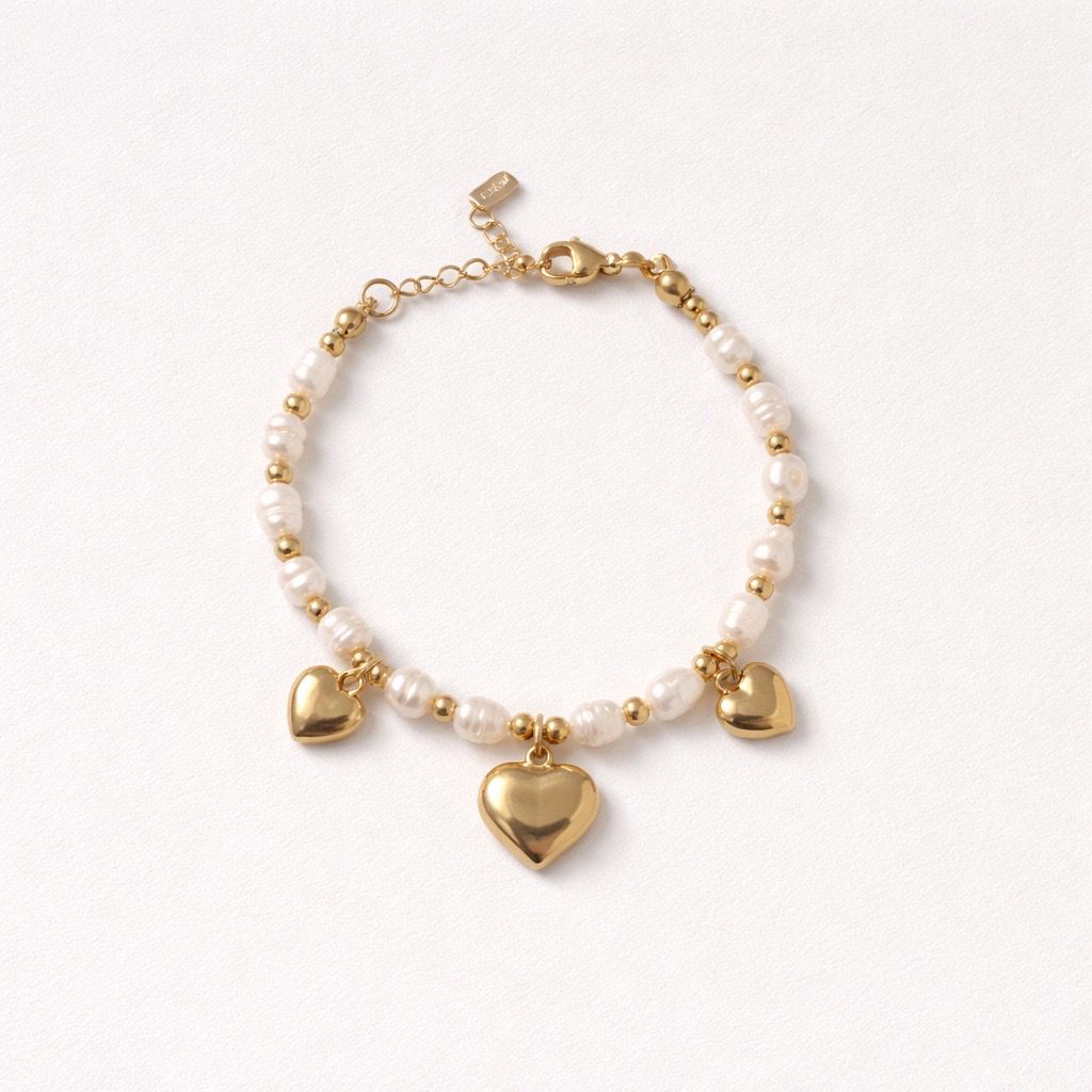 Bracciale in acciaio inox con perle e cuori pendenti